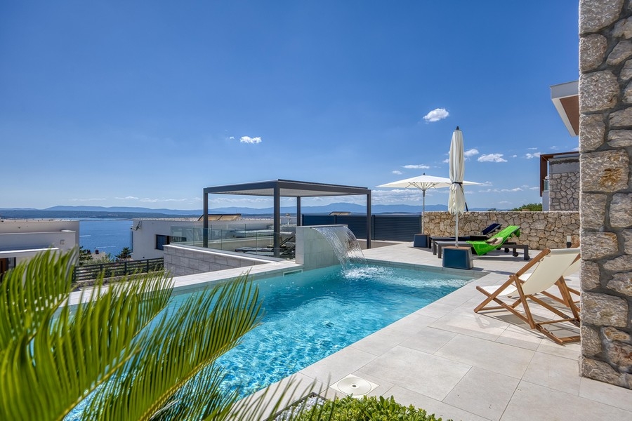 Modern property in Croatia with swimming pool and panoramic sea views