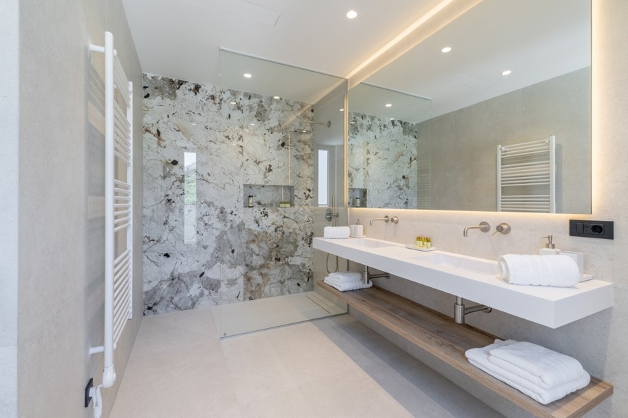 High-quality bathroom with walk-in shower and natural stone