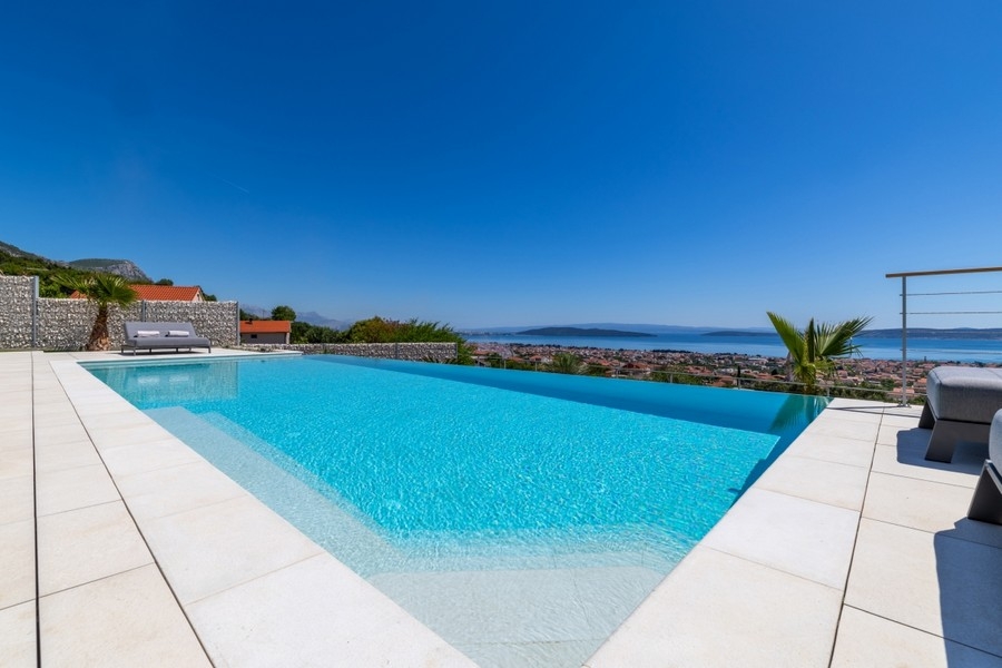 Infinity pool with panoramic views of the coast in Dalmatia