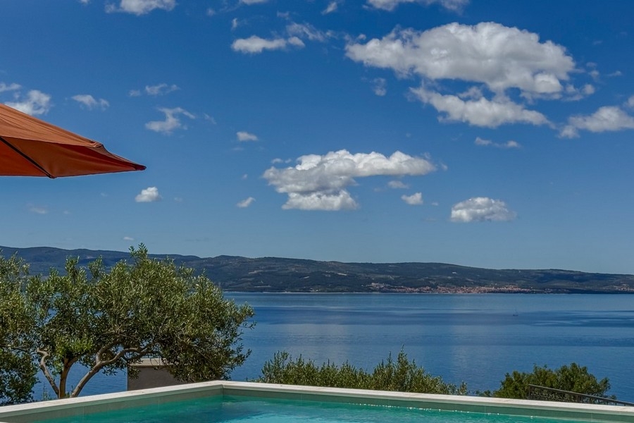 Infinity pool with sea views in Dalmatia