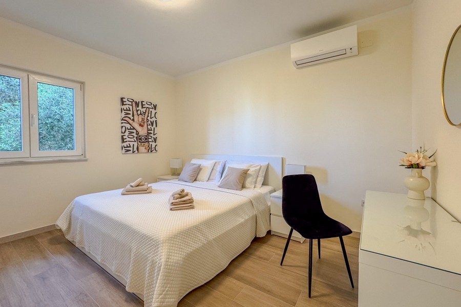 Bedroom with a view of the greenery