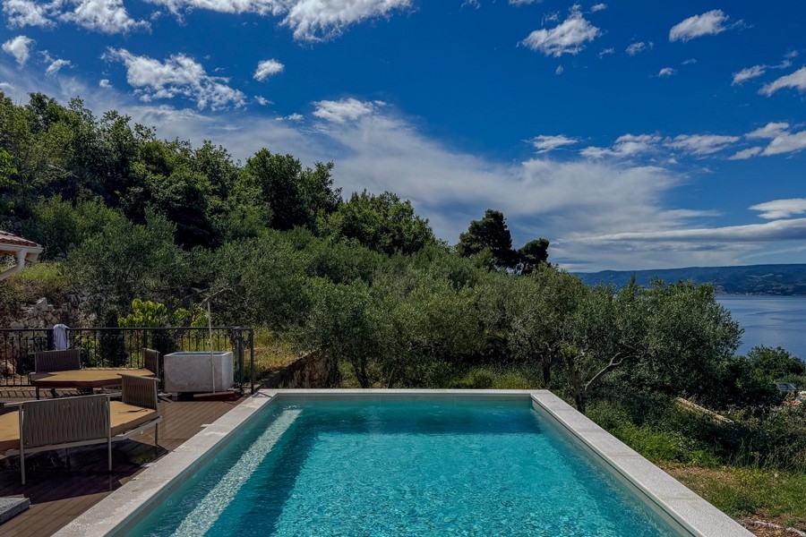 Swimming pool with panoramic views of the Adriatic coast
