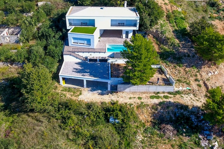 Modern villa with pool and sea views in Croatia on the Omis Riviera