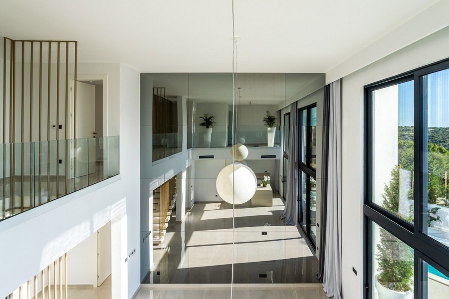 Modern gallery with high-quality interior design