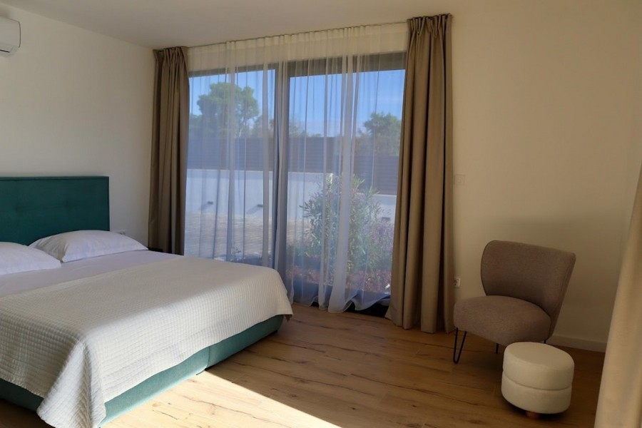Bedroom with access to the terrace
