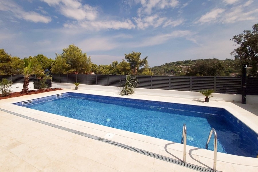 Villa with pool terrace and sea views
