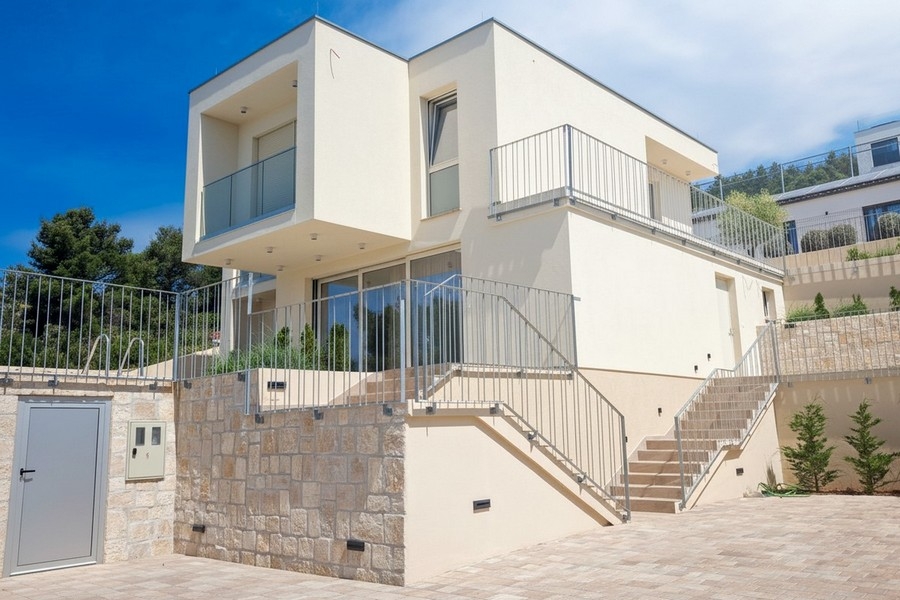 Exterior view of villa H3959 with pool in Croatia