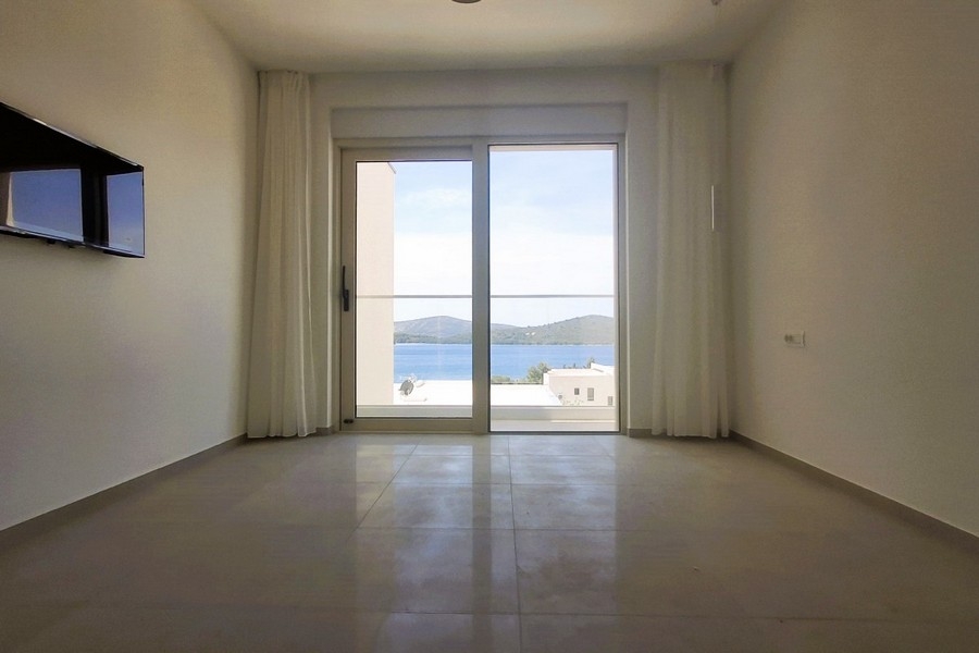 Bedroom with sea view
