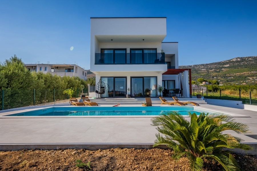 Modern villa with pool in Croatia