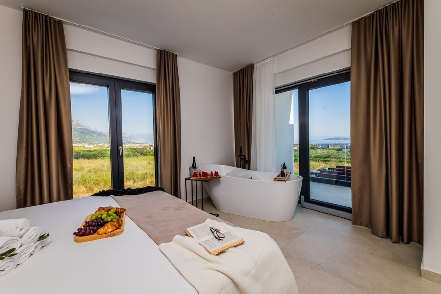Bedroom with free-standing bathtub
