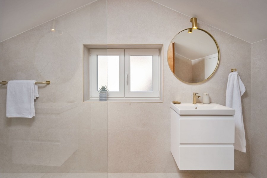 Bathroom with sink
