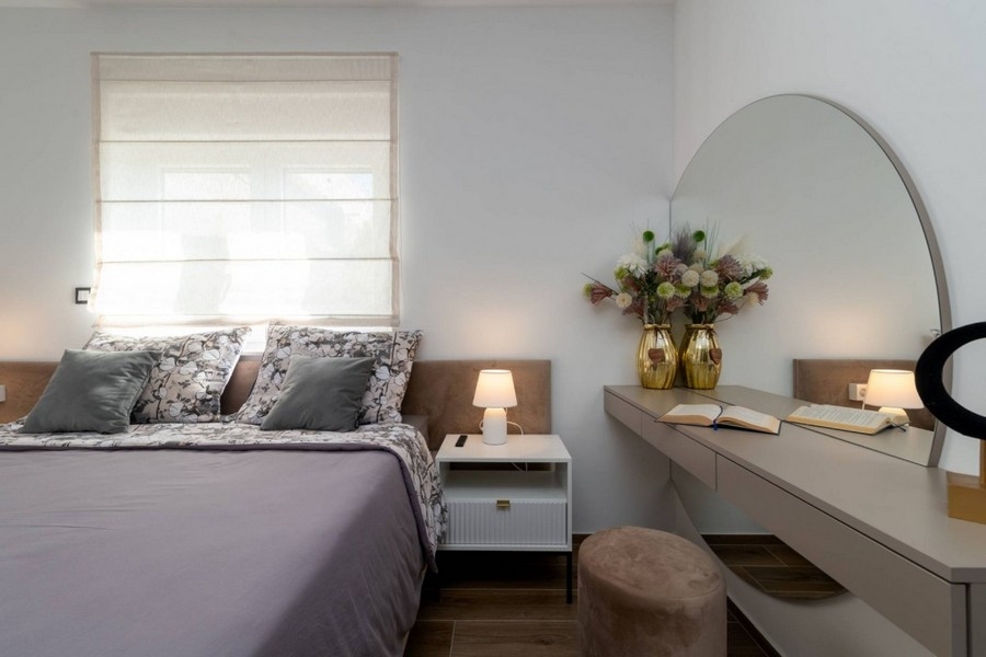 Bedroom with dressing table
