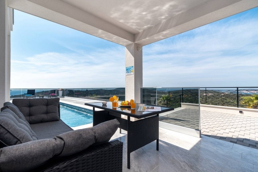 Covered terrace with sea views