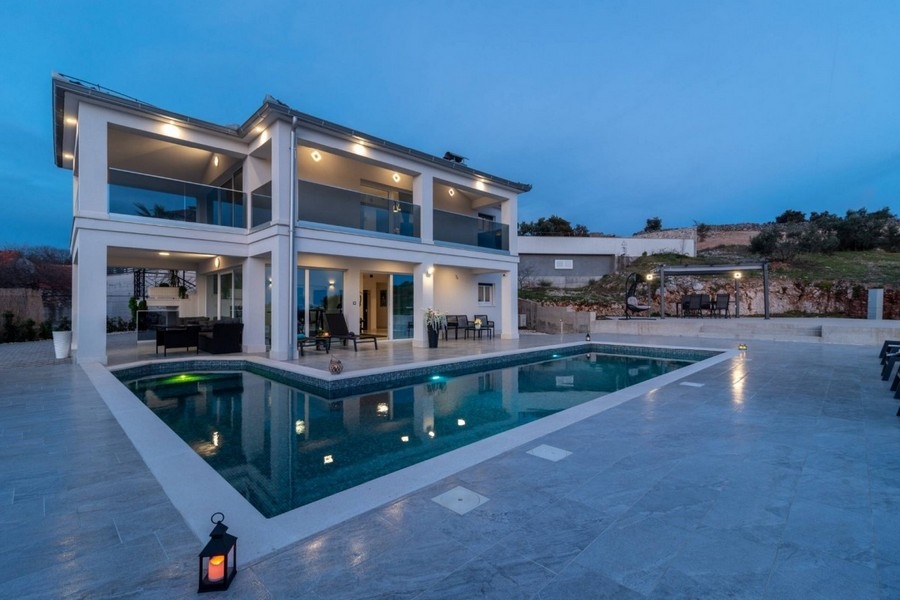 Exclusive villa with a spacious terrace