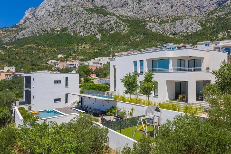 Modern villa with pool and sea views in Croatia