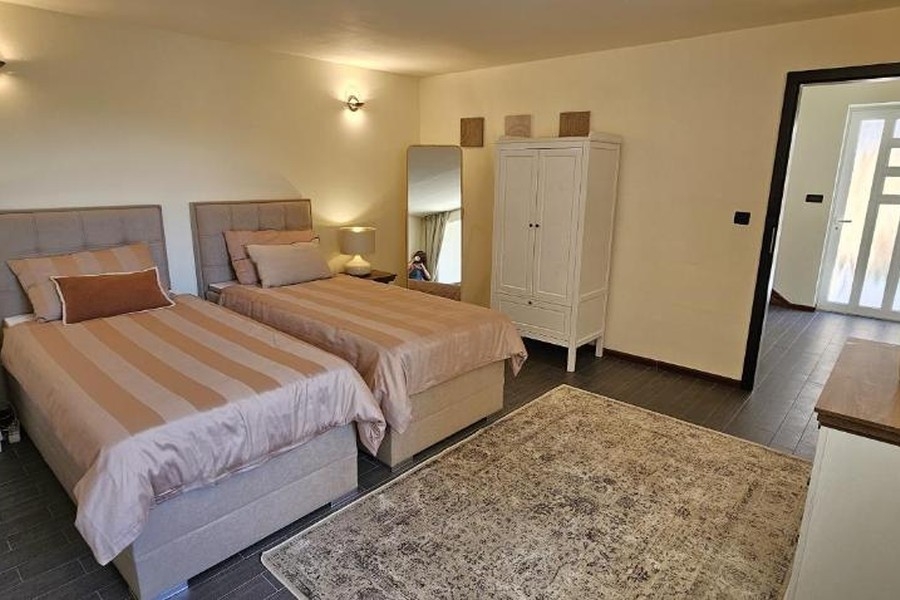 Bedroom with two single beds