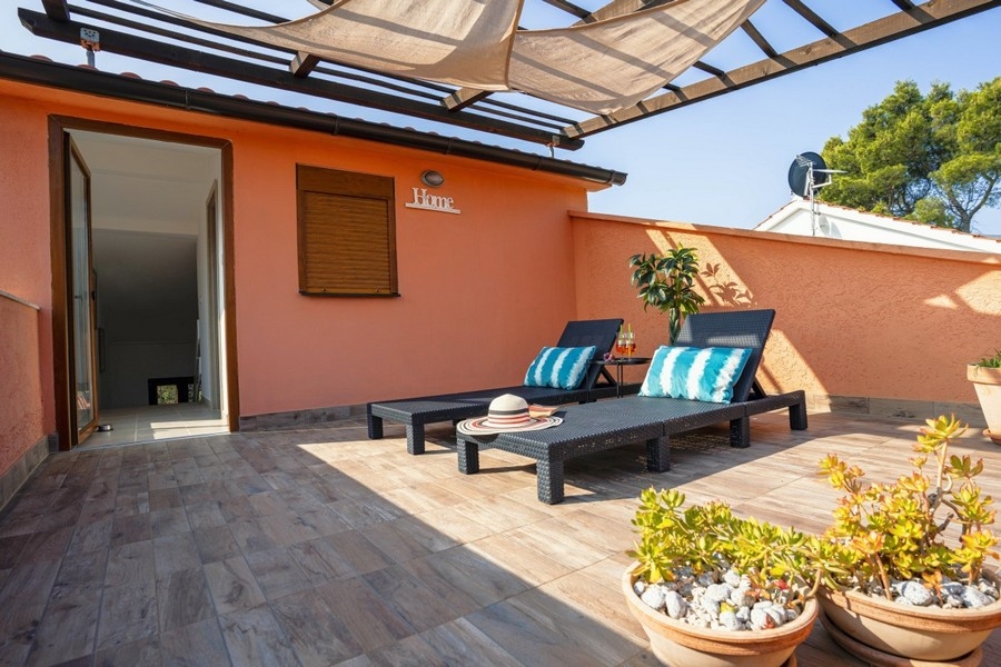 Covered terrace with outdoor fireplace Croatia