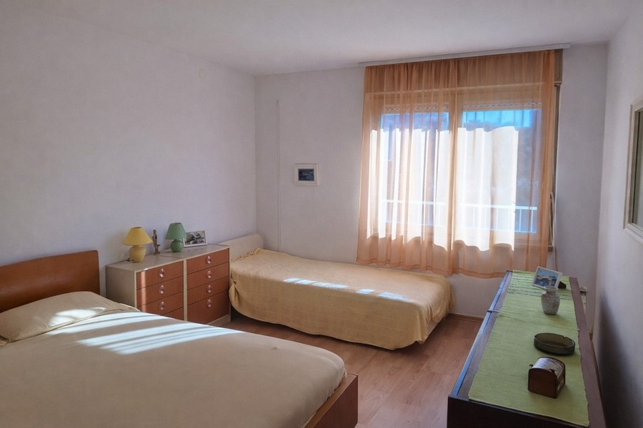 Second bedroom with single beds