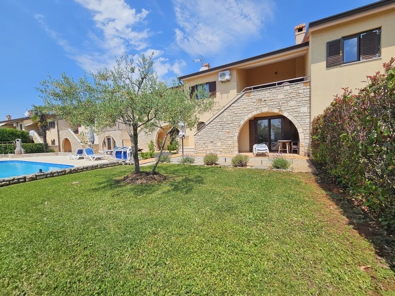 Terraced house with garden and pool in Istria