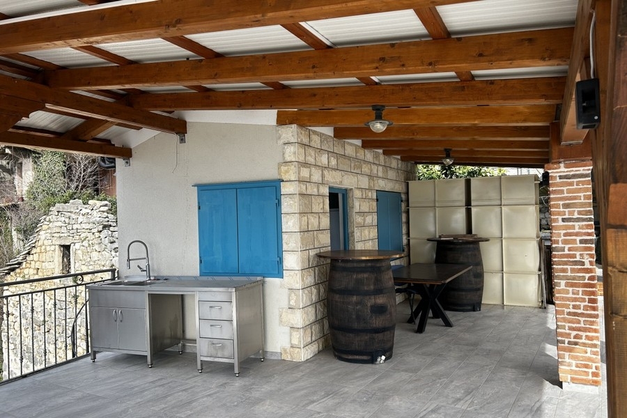 Covered outdoor kitchen with wooden beams