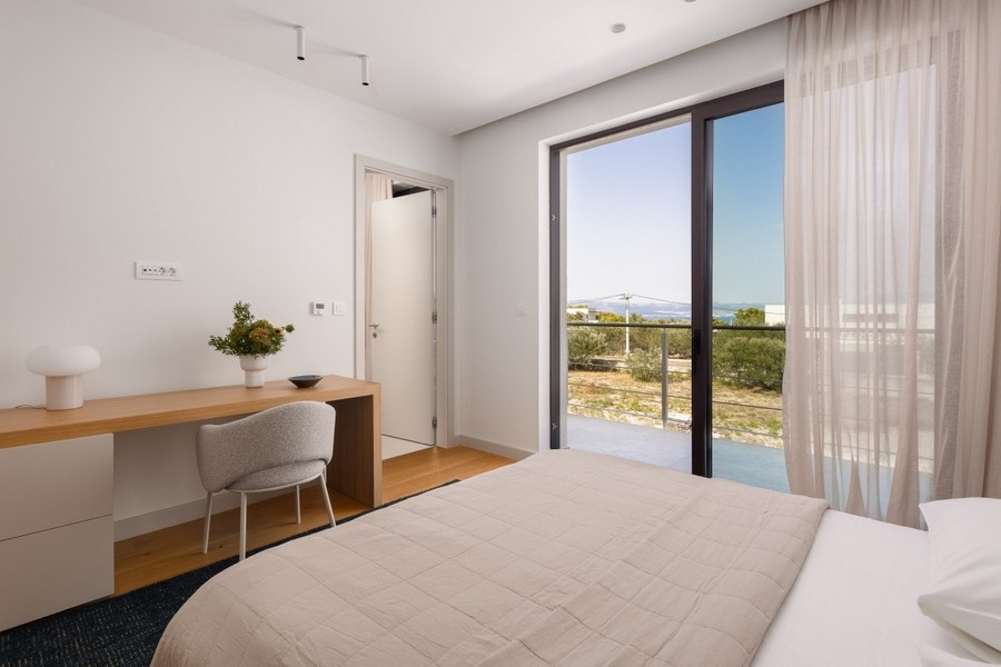 Bright dining area with access to the terrace