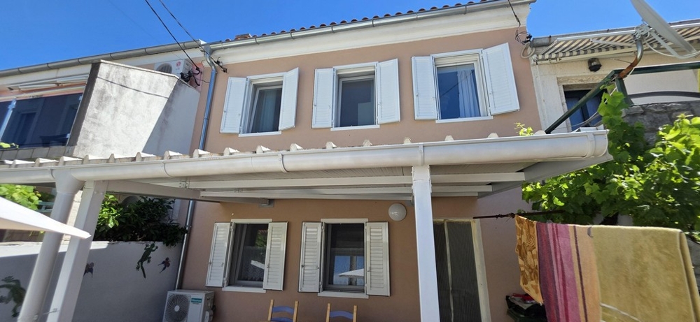 Well-kept coastal house with terrace in Dramalj