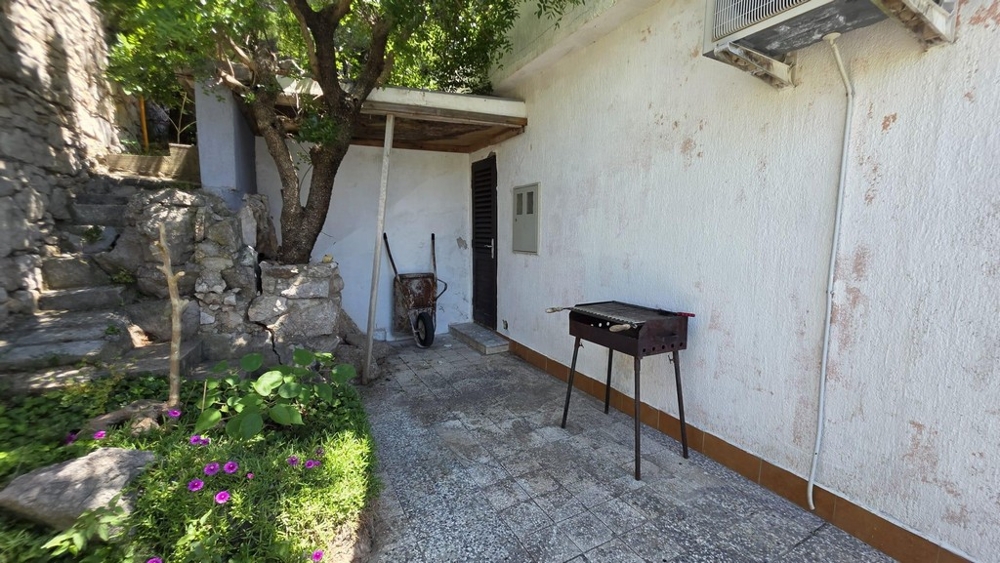 Outdoor area with stone stairs and barbecue