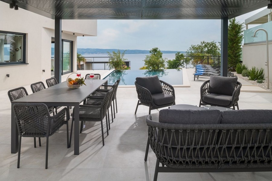 Lounge terrace with summer kitchen