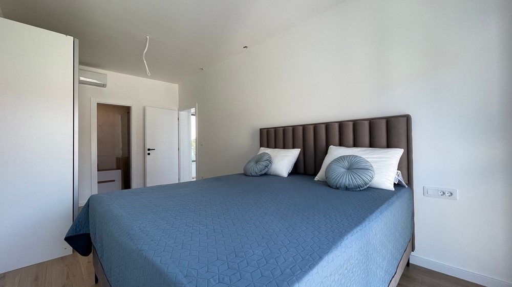 Furnished bedroom with double bed
