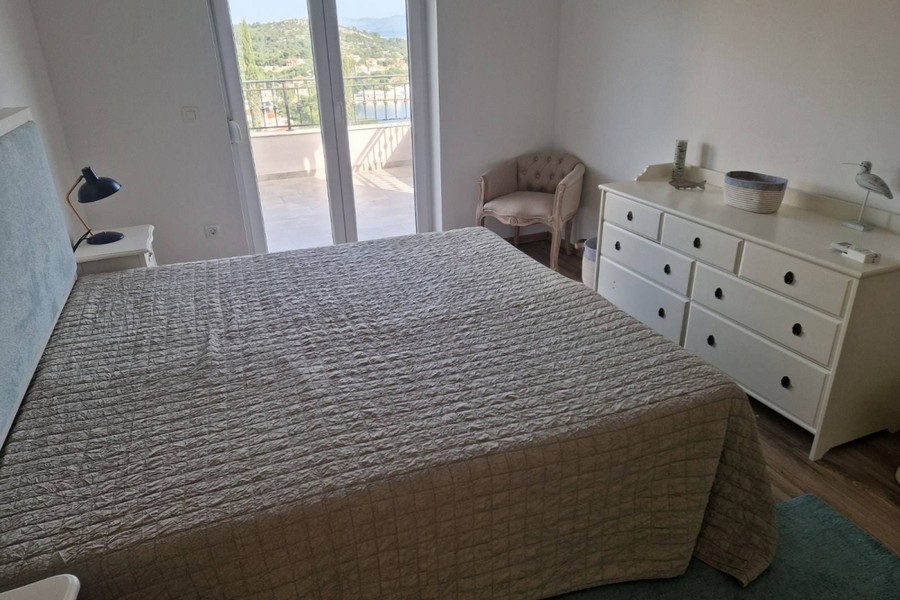 Bedroom with sea view