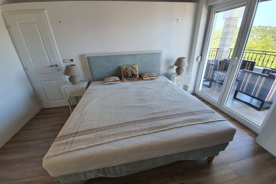 Bedroom with terrace access