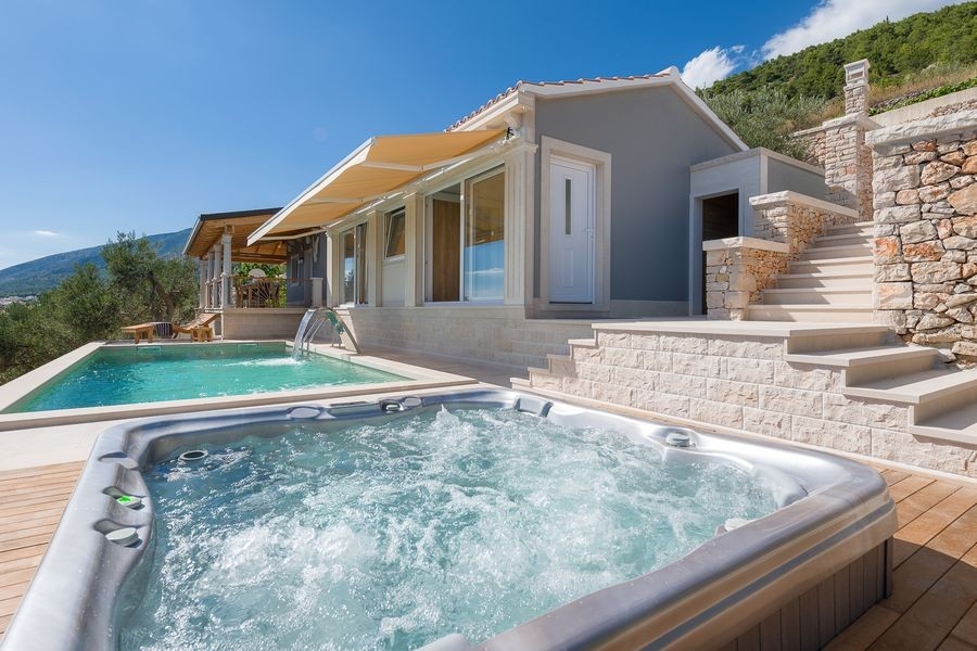 Jacuzzi on the terrace with sea views