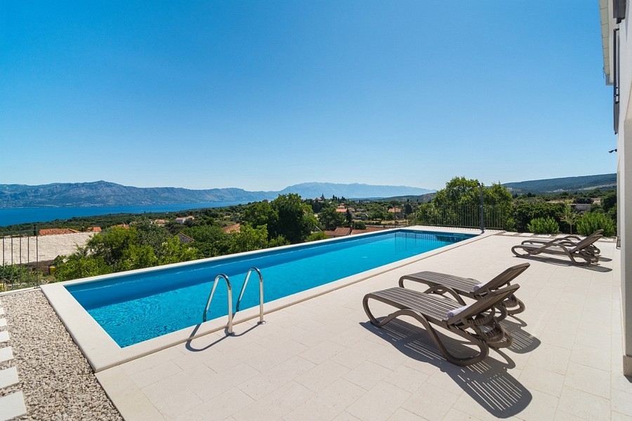 Pool with sea views and sunbeds
