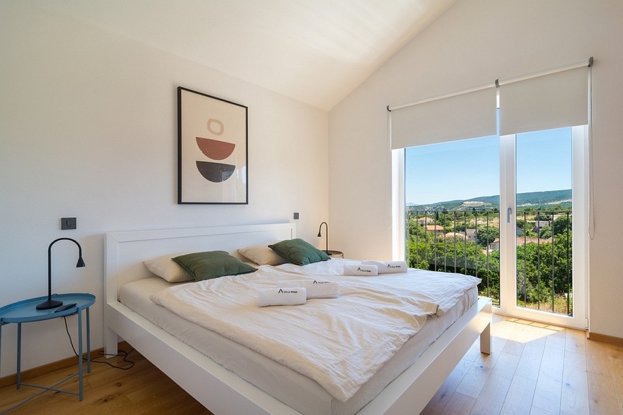 Bedroom with double bed and view