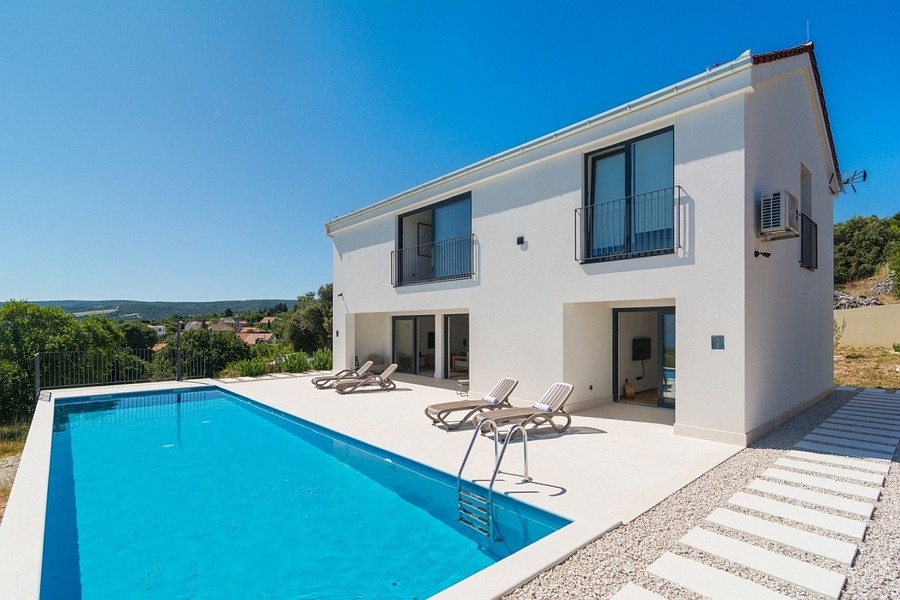 Modern house with pool and sea views in Croatia