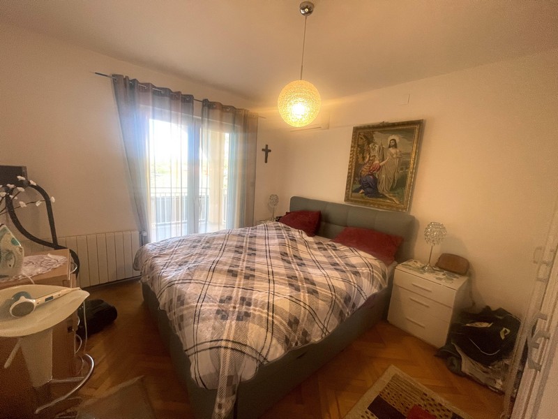 Cozy bedroom with double bed