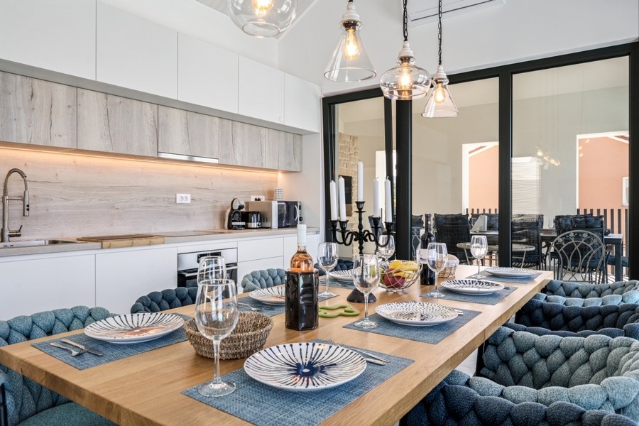 Modern kitchen with dining area