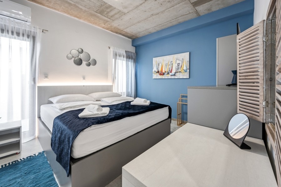 Bedroom with double bed