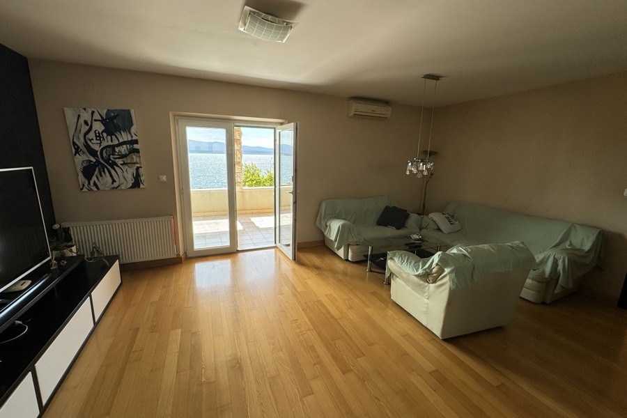Living room with wooden floors and access to the balcony