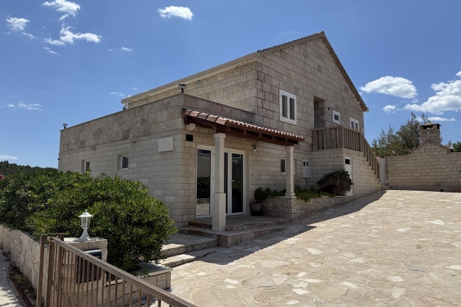 Stone house with terrace on the island of Brac