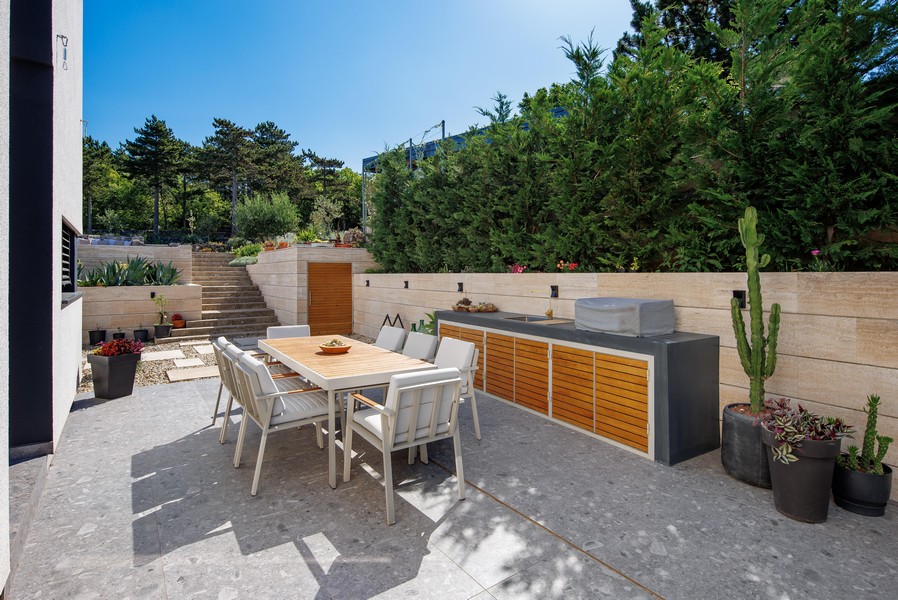 Covered outdoor area with summer kitchen and barbecue