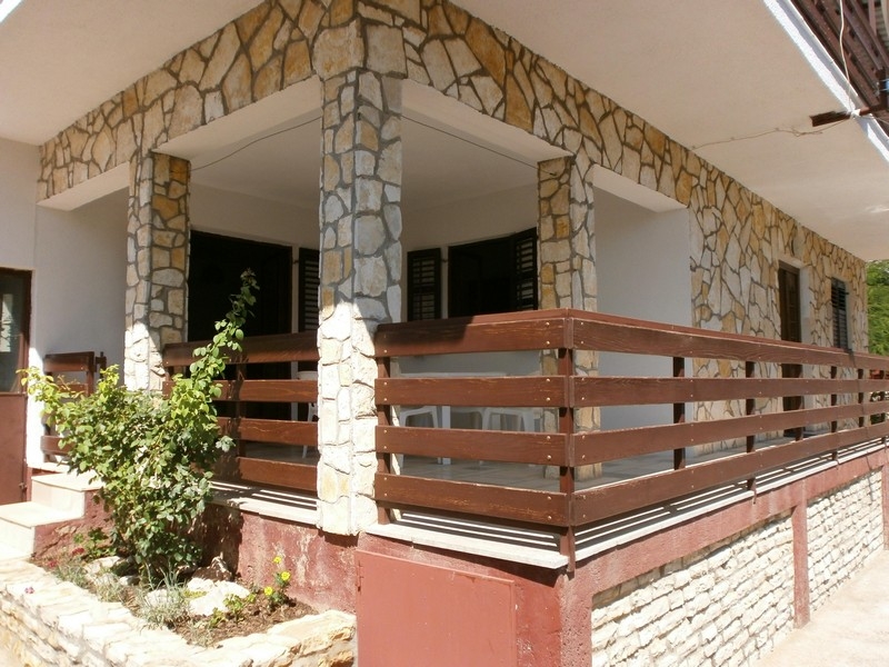 Covered terrace with stone pillars