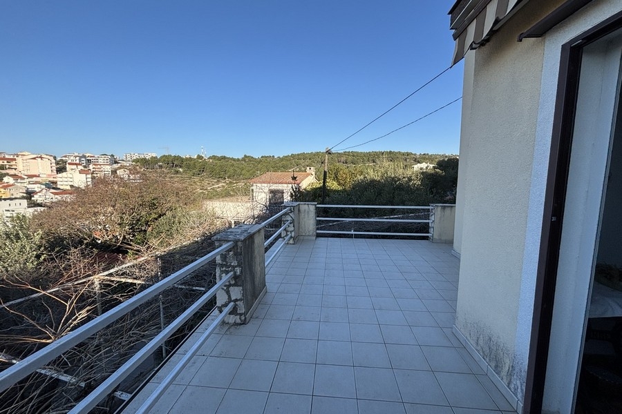 Large sun terrace with a view of the countryside