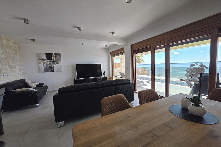 Living area with dining table and access to the terrace