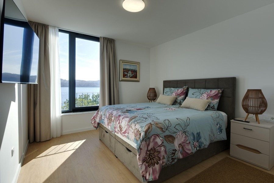 Bedroom with sea view