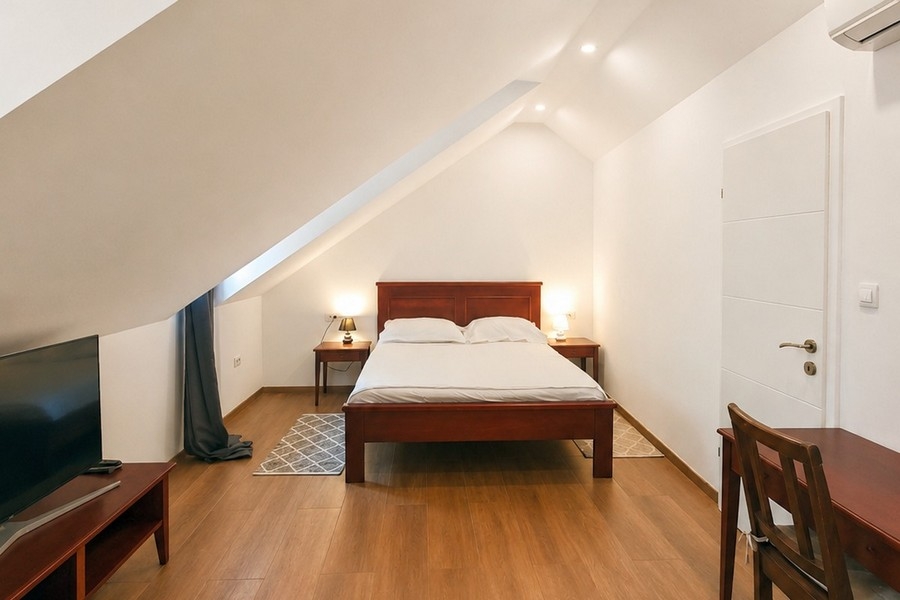 Bedroom with double bed