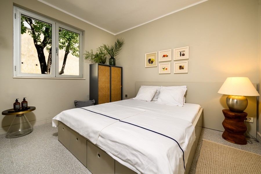 Bedroom with double bed