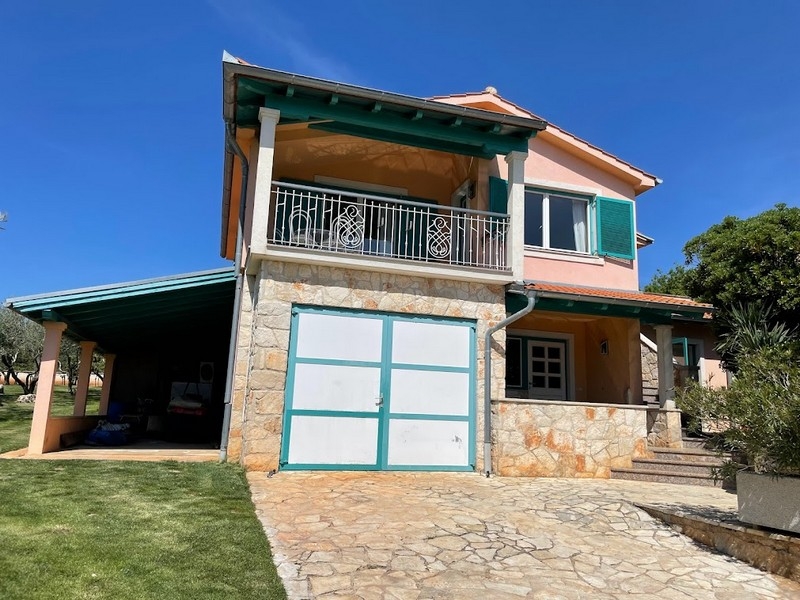 Side view of the house with garage