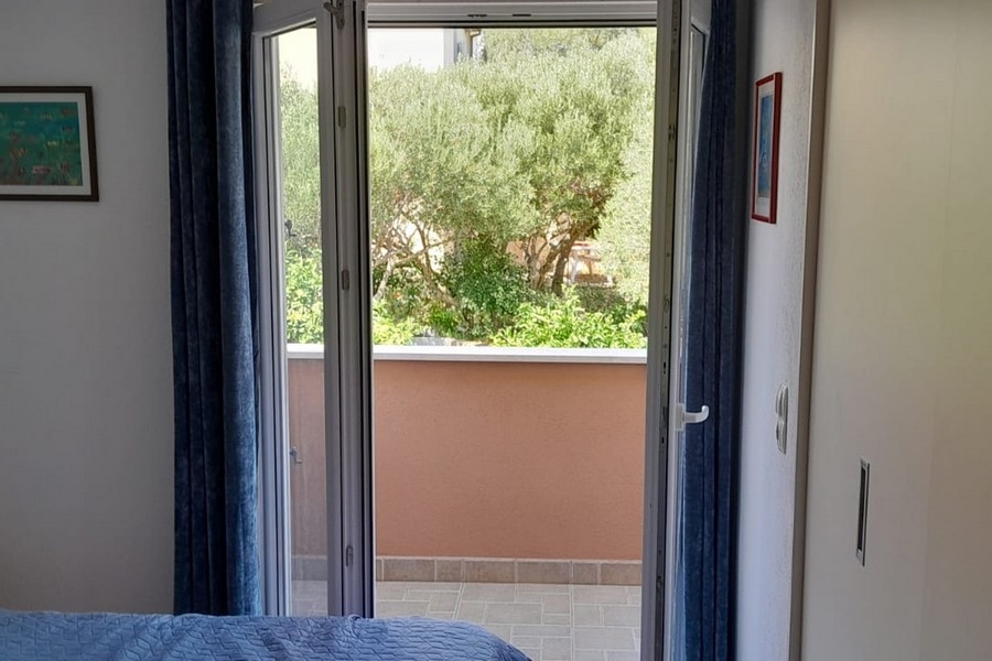 Bedroom with access to the balcony