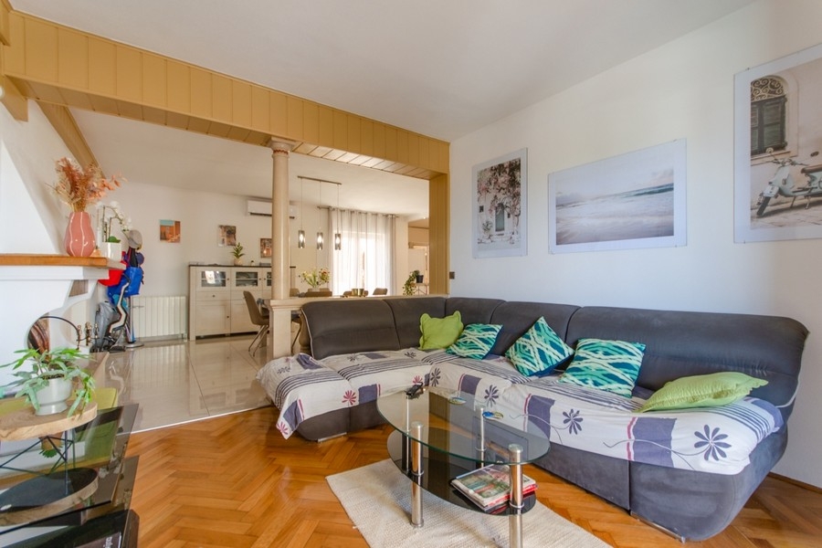 Living room with corner sofa and open kitchen
